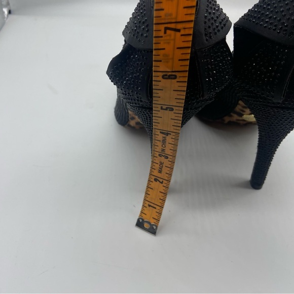 Betsey Johnson Carolina Black Satin Bow Leopard Bottom Pumps - Size 10M - Picture 5 of 6